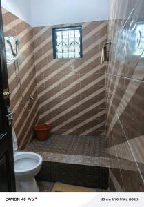 Ένα μπάνιο στο UniZone Guest House