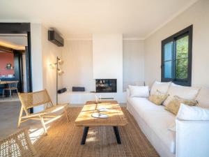 Posezení v ubytování Holiday Home Can Popi by Interhome