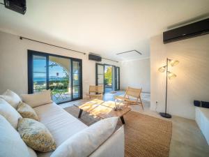 Posezení v ubytování Holiday Home Can Popi by Interhome