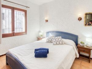 En eller flere senge i et værelse på Apartment Las Chabolas by Interhome