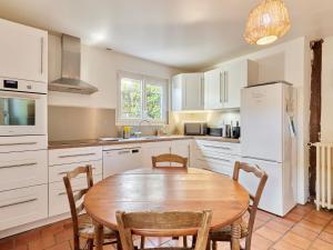 Køkken eller tekøkken på Holiday Home La Ferme by Interhome