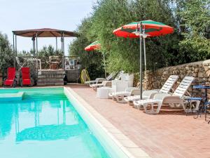 Πισίνα στο ή κοντά στο Apartment Iris by Interhome