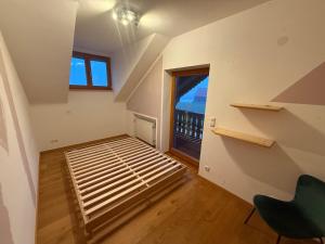 Ένα ή περισσότερα κρεβάτια σε δωμάτιο στο ღLiboria I Aidling Panorama Stilvolles Ferienhaus mit Bergblick