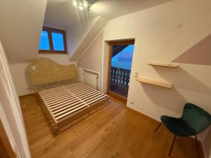 Ένα ή περισσότερα κρεβάτια σε δωμάτιο στο ღLiboria I Aidling Panorama Stilvolles Ferienhaus mit Bergblick