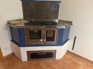 Η κουζίνα ή μικρή κουζίνα στο ღLiboria I Aidling Panorama Stilvolles Ferienhaus mit Bergblick