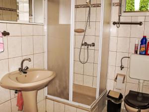 Ένα μπάνιο στο Holiday Home Vilma 2 by Interhome