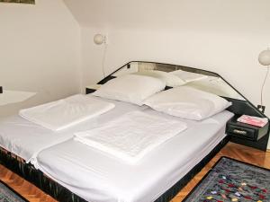 Ένα ή περισσότερα κρεβάτια σε δωμάτιο στο Holiday Home Vilma 2 by Interhome