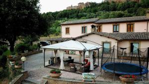 Tòa nhà nơi nhà khách tọa lạc