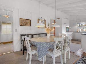 Фотография из галереи Holiday Home Anelle - 100m from the sea by Interhome в городе Bøtø By