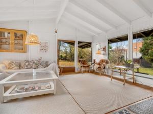 Гостиная зона в Holiday Home Anelle - 100m from the sea by Interhome