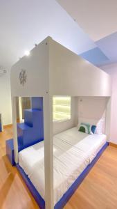 Ένα ή περισσότερα κρεβάτια σε δωμάτιο στο Jeju Home 제주 Studio - 30Sqm at Downtown Semarang