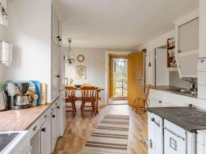 Η κουζίνα ή μικρή κουζίνα στο Holiday Home Svenstorp by Interhome +18 φωτογραφίες