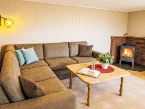 Χώρος καθιστικού στο Holiday Home Odden by Interhome