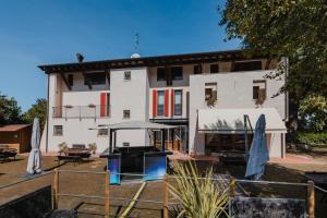 a large white building with a courtyard in front of it at Agriturismo P rato Fiorito in Santi Angeli