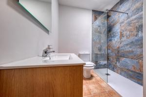 Et badeværelse på MAR Y OLA 5 minutes to the beach + 17 billeder