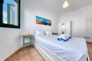 En eller flere senge i et værelse på MAR Y OLA 5 minutes to the beach