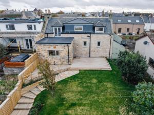 Το κτήριο όπου στεγάζεται  η παραθεριστική κατοικία