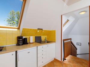 Η κουζίνα ή μικρή κουζίνα στο Apartment Nadori 2 by Interhome +15 φωτογραφίες