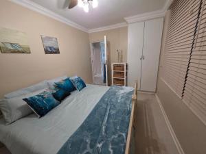 En eller flere senge i et værelse på Sea Soul