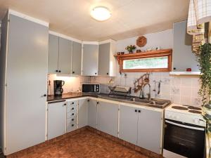 Η κουζίνα ή μικρή κουζίνα στο Holiday Home Liane Dalen by Interhome