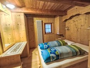 Giường trong phòng chung tại Chalet Maset Pozzati by Interhome