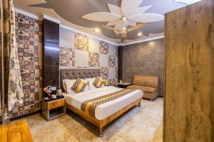 Ένα ή περισσότερα κρεβάτια σε δωμάτιο στο Hotel Opera Delhi Airport +30 φωτογραφίες