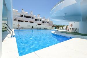 Πισίνα στο ή κοντά στο The happy garage at the beach +20 φωτογραφίες