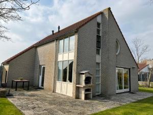 Tòa nhà nơi nhà nghỉ dưỡng tọa lạc