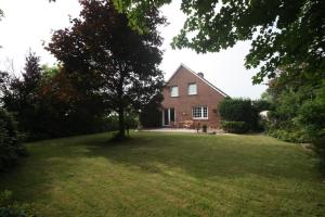 Vườn quanh Haus mit Herz