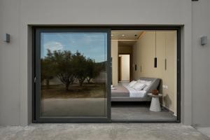 En eller flere senge i et værelse på Mitos Ultimate Escape Villas