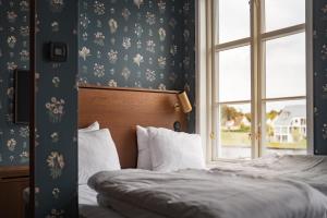 Ένα ή περισσότερα κρεβάτια σε δωμάτιο στο Åhus Gästgivaregård