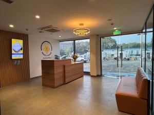 a lobby with a waiting area with benches and windows at Round D Clock, IGI Airport in New Delhi