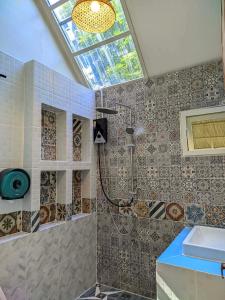 a bathroom with a shower and a sink at Baan Suan Kayoo 2 Buffalo Bay Aow Khao Kwai in Ko Phayam