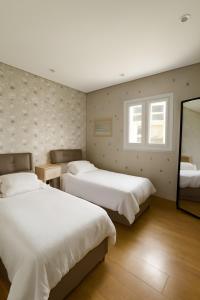 Postel nebo postele na pokoji v ubytování Between sky and sea Magical and breathtaking view