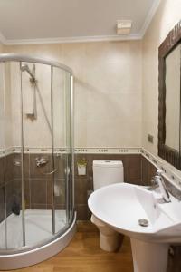 Koupelna v ubytování Between sky and sea Magical and breathtaking view + 14 fotografií