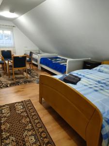 Ένα ή περισσότερα κρεβάτια σε δωμάτιο στο Gosciniec