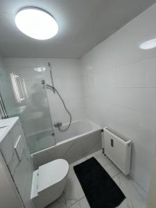 Koupelna v ubytování Bungalow near by Playmobil and fair Nuremberg + 7 fotografií