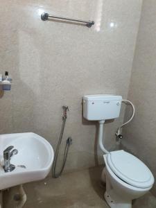 Ένα μπάνιο στο Srinivasa Grand