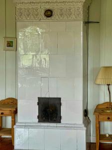 TV a/nebo společenská místnost v ubytování 1700-Talshus Med Glasveranda I Småland