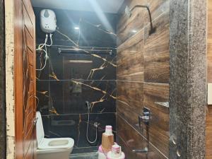 a bathroom with a toilet and a shower at Jaya SriRama Lodge in Bhadrāchalam