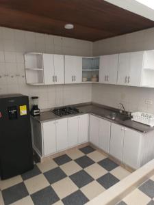 Η κουζίνα ή μικρή κουζίνα στο Las Margaritas Frente al Mar 2