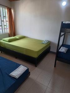 Ένα ή περισσότερα κρεβάτια σε δωμάτιο στο Las Margaritas Frente al Mar 2