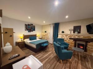 TV a/nebo společenská místnost v ubytování Restaurante & Hotel Rural El Mirador de Trevejo,ideal para parejas