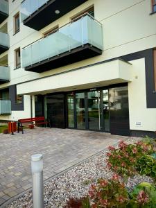 an external view of a building with a balcony at Apartament Osiedle Piano Park Suwałki in Suwałki