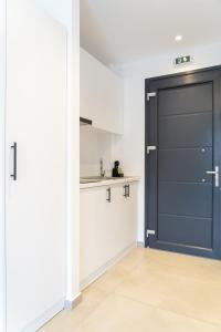 Nhà bếp/bếp nhỏ tại Roula's house on the beach