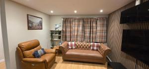 Un lugar para sentarse en Cozy 4-Bedroom Family Getaway