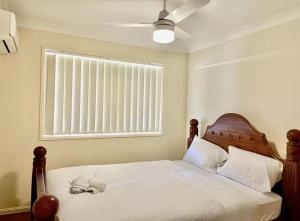 Ένα ή περισσότερα κρεβάτια σε δωμάτιο στο 4 Bedroom House ipswitch Near City