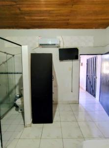 a bathroom with a black door and a toilet at Apto amoblado 2 hab cerca Hospital Neiva in Neiva
