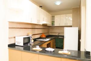 Η κουζίνα ή μικρή κουζίνα στο Monopolios