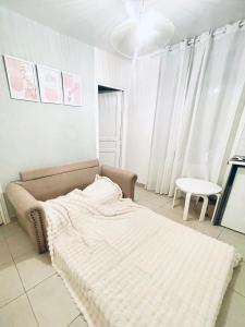 En eller flere senge i et værelse på Jin's cosy apartment at Paris 10ème + 9 billeder